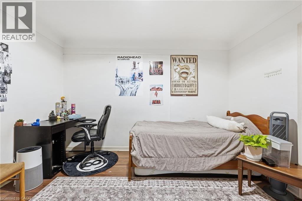 2 Gary Avenue, Hamilton, ON - Indoor Photo Showing Bedroom