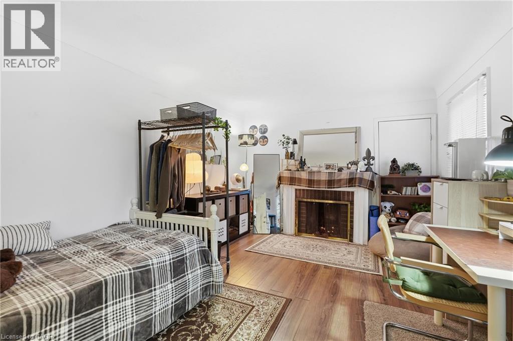 2 Gary Avenue, Hamilton, ON - Indoor Photo Showing Bedroom