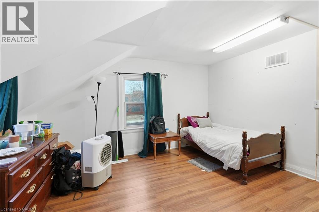 2 Gary Avenue, Hamilton, ON - Indoor Photo Showing Bedroom