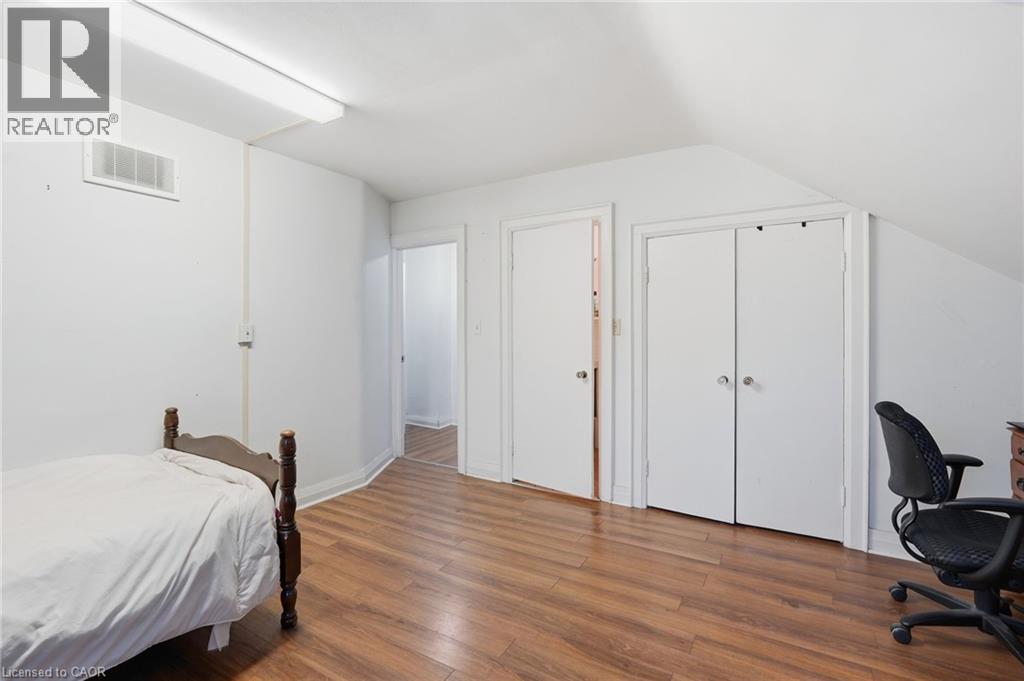 2 Gary Avenue, Hamilton, ON - Indoor Photo Showing Bedroom