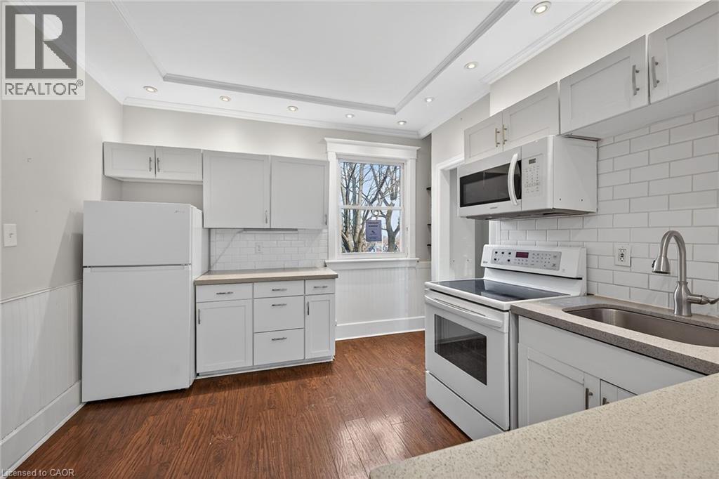 495 Charlton Avenue E, Hamilton, ON - Indoor Photo Showing Kitchen