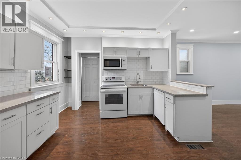 495 Charlton Avenue E, Hamilton, ON - Indoor Photo Showing Kitchen
