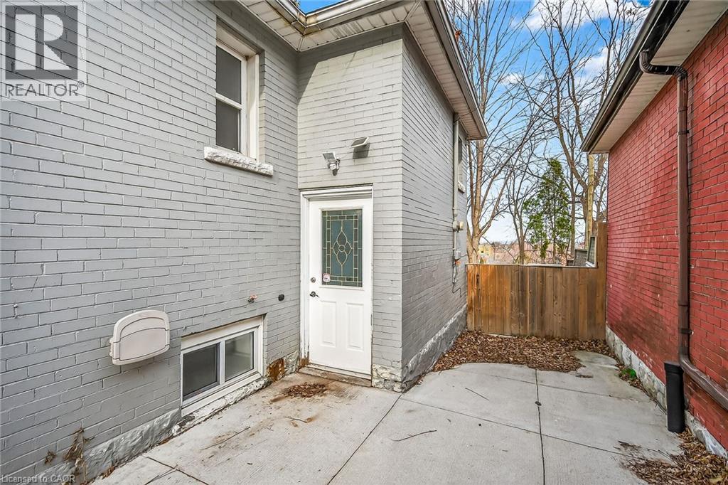 495 Charlton Avenue E, Hamilton, ON - Outdoor With Exterior