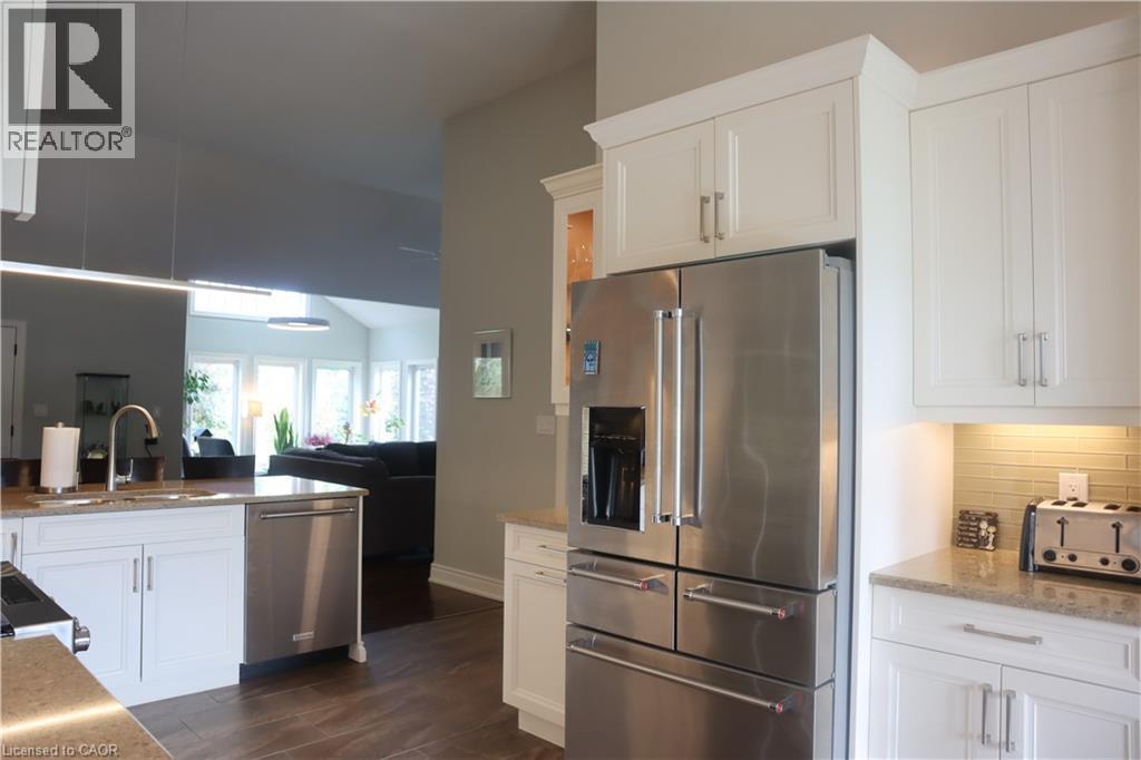 3507 Trillium Crescent, Fort Erie, ON - Indoor Photo Showing Kitchen