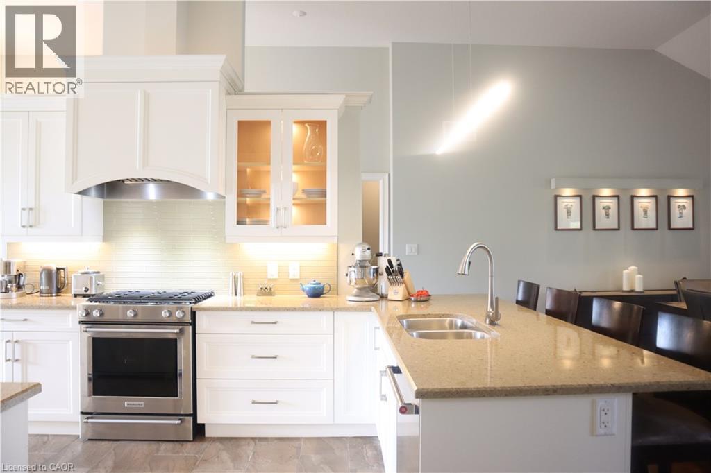3507 Trillium Crescent, Fort Erie, ON - Indoor Photo Showing Kitchen With Double Sink With Upgraded Kitchen