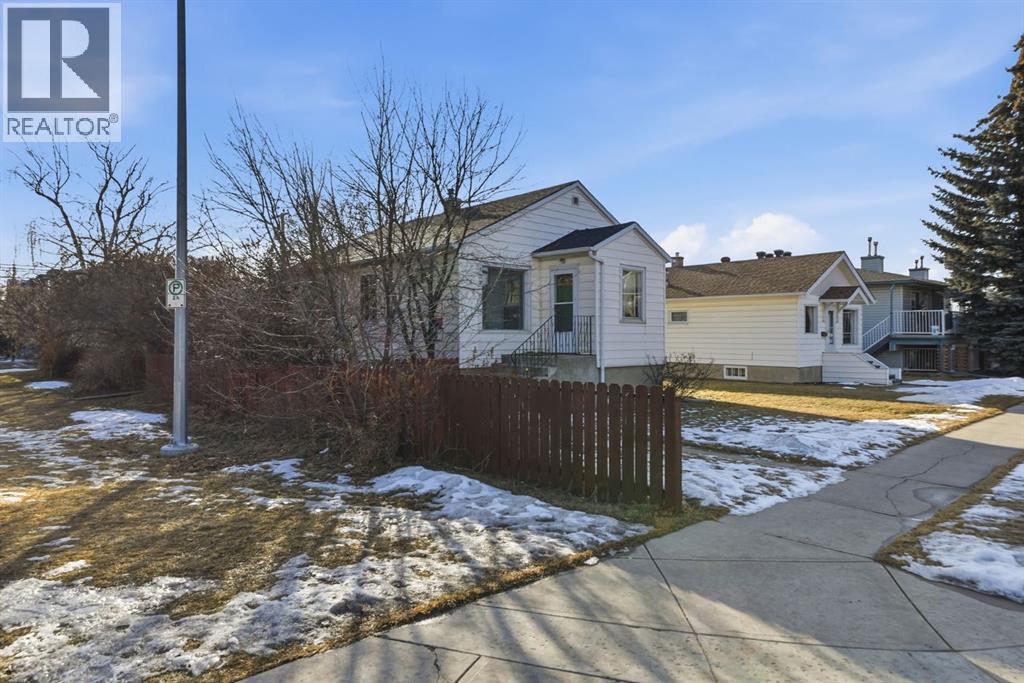 139 20 Avenue Ne, Calgary, AB - Outdoor