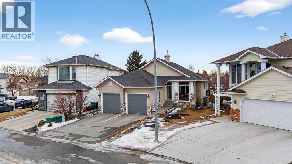 Amazing BUNGALOW with over 1500 sf, on a cul-de-sac of only nine homes - 509 Riverview Place Se, Calgary, AB - Outdoor With Facade