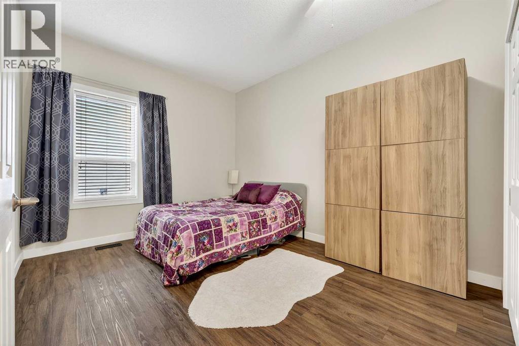 Second bedroom on the main floor - 509 Riverview Place Se, Calgary, AB - Indoor Photo Showing Bedroom