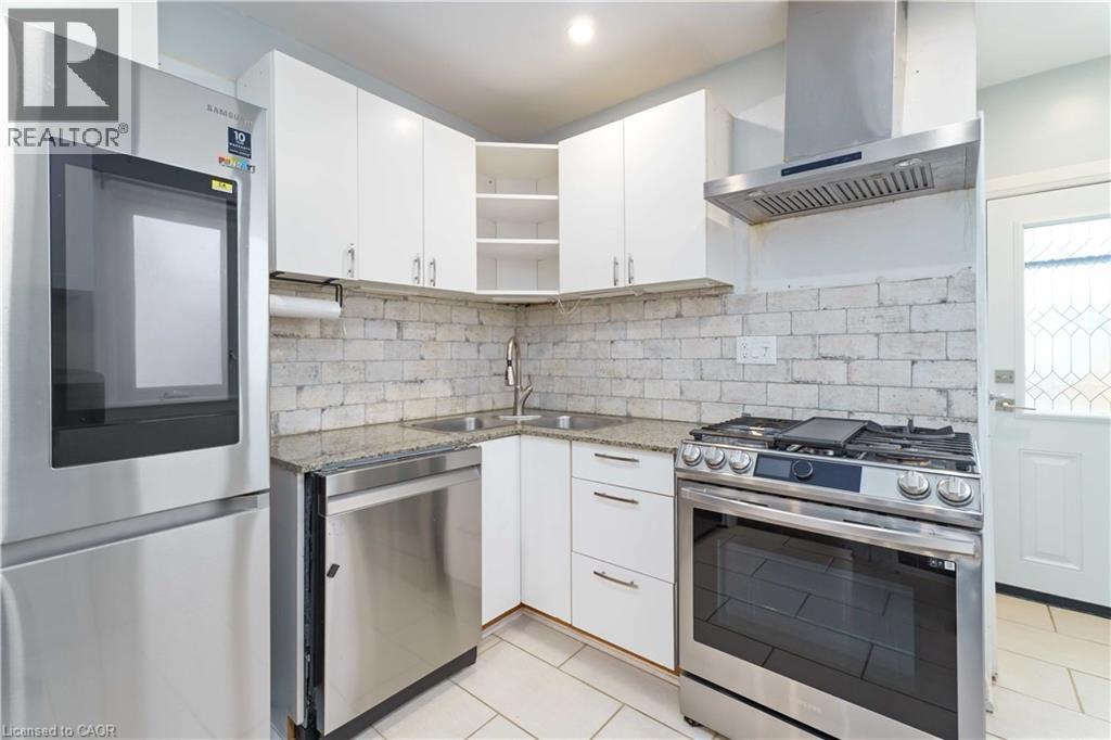 136 Ivon Avenue, Hamilton, ON - Indoor Photo Showing Kitchen With Stainless Steel Kitchen With Upgraded Kitchen