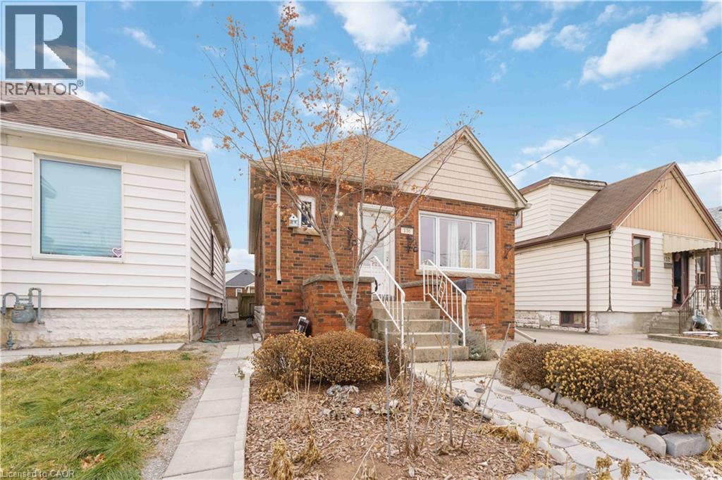 136 Ivon Avenue, Hamilton, ON - Outdoor