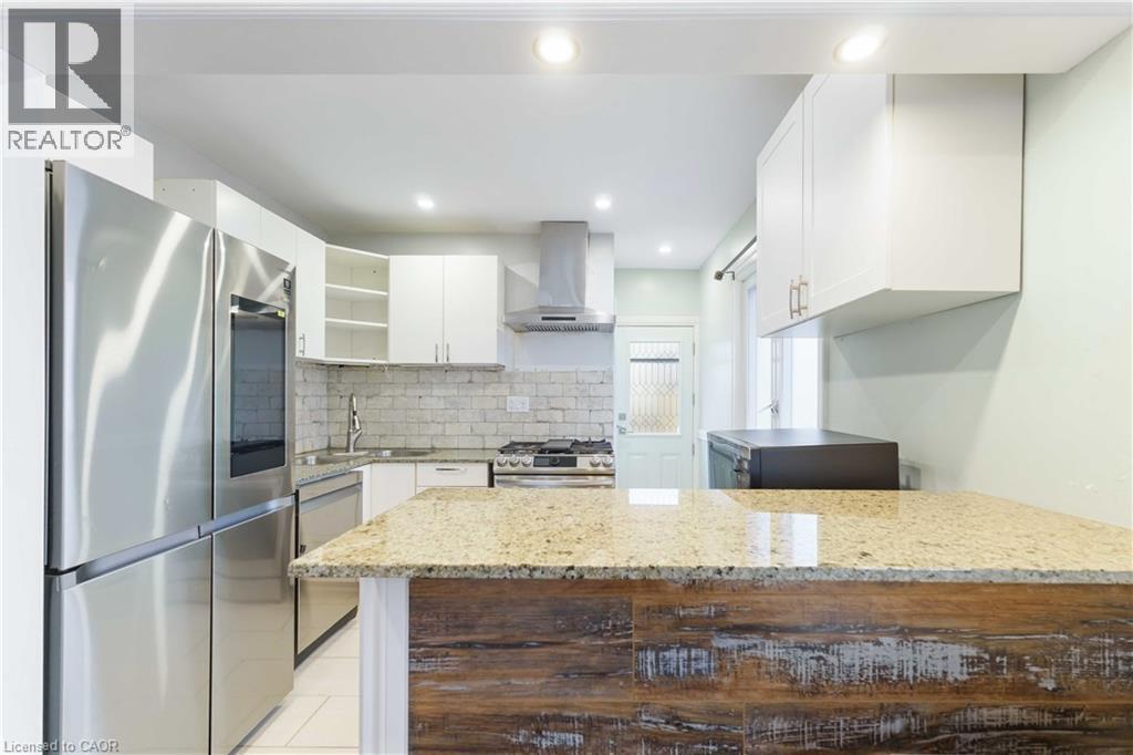 136 Ivon Avenue, Hamilton, ON - Indoor Photo Showing Kitchen With Stainless Steel Kitchen With Upgraded Kitchen