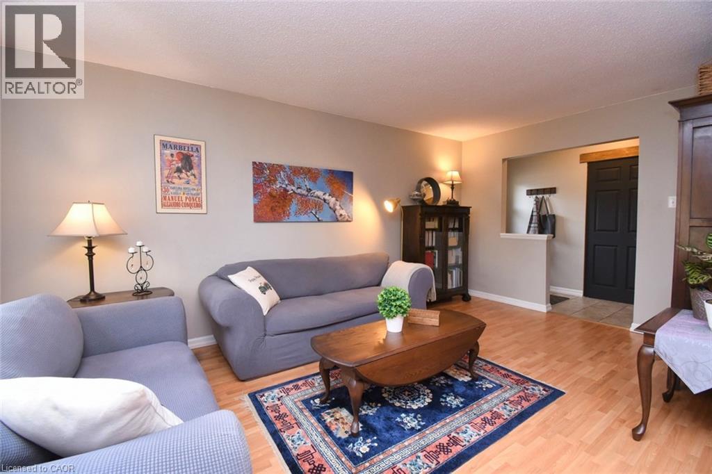 119 Gemini Drive, Hamilton, ON - Indoor Photo Showing Living Room