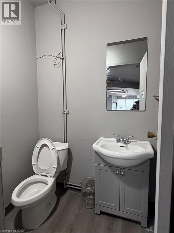 8 Caithness Street E, Caledonia, ON