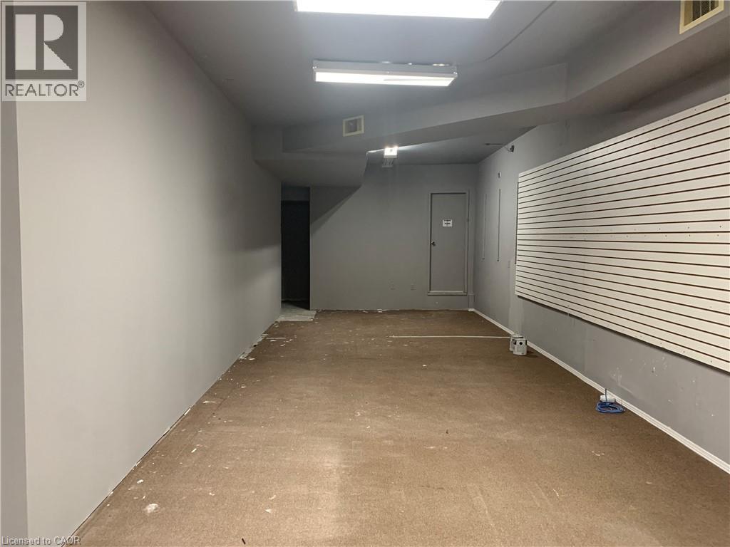 8 Caithness Street E, Caledonia, ON