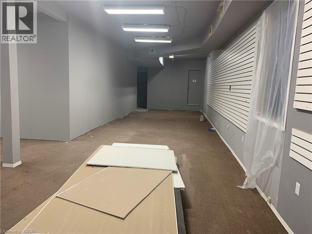 8 Caithness Street E, Caledonia, ON