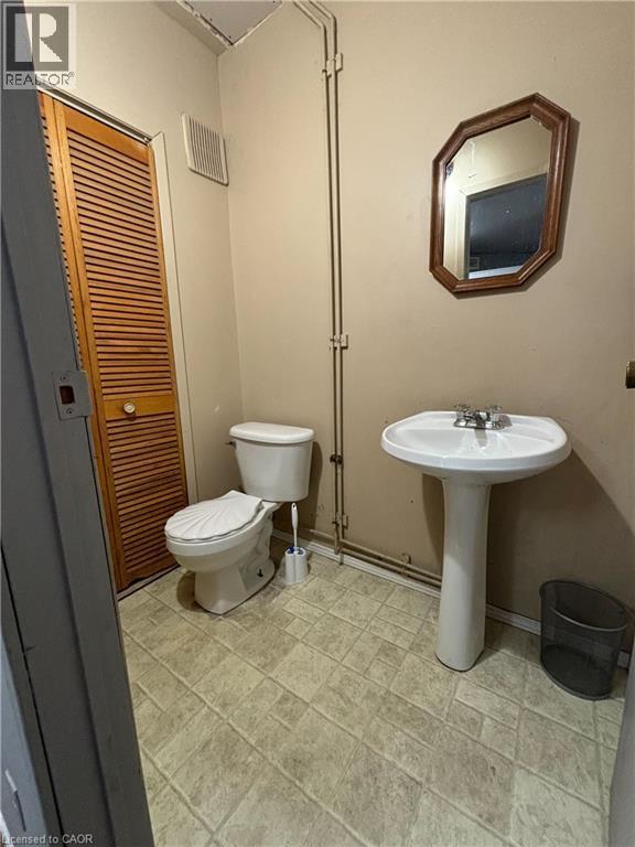 8 Caithness Street E, Caledonia, ON