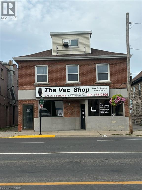 8 Caithness Street E, Caledonia, ON