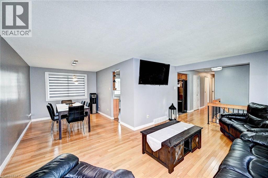 288 Salisbury Avenue, Cambridge, ON - Indoor