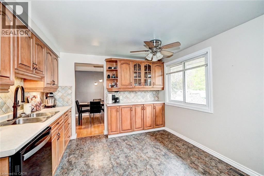 288 Salisbury Avenue, Cambridge, ON - Indoor Photo Showing Kitchen With Double Sink