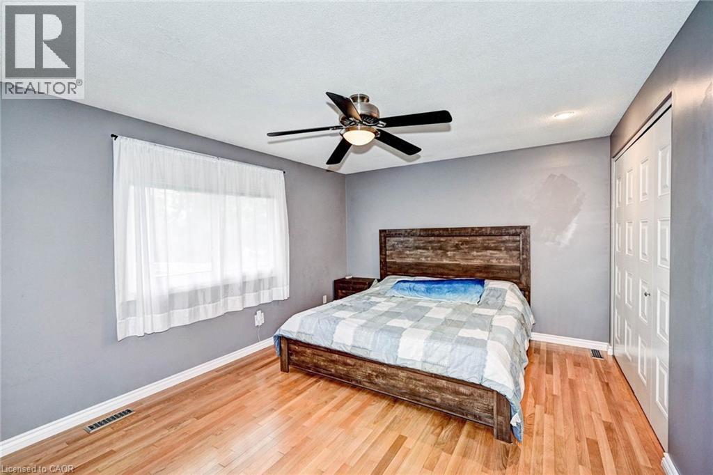 288 Salisbury Avenue, Cambridge, ON - Indoor Photo Showing Bedroom
