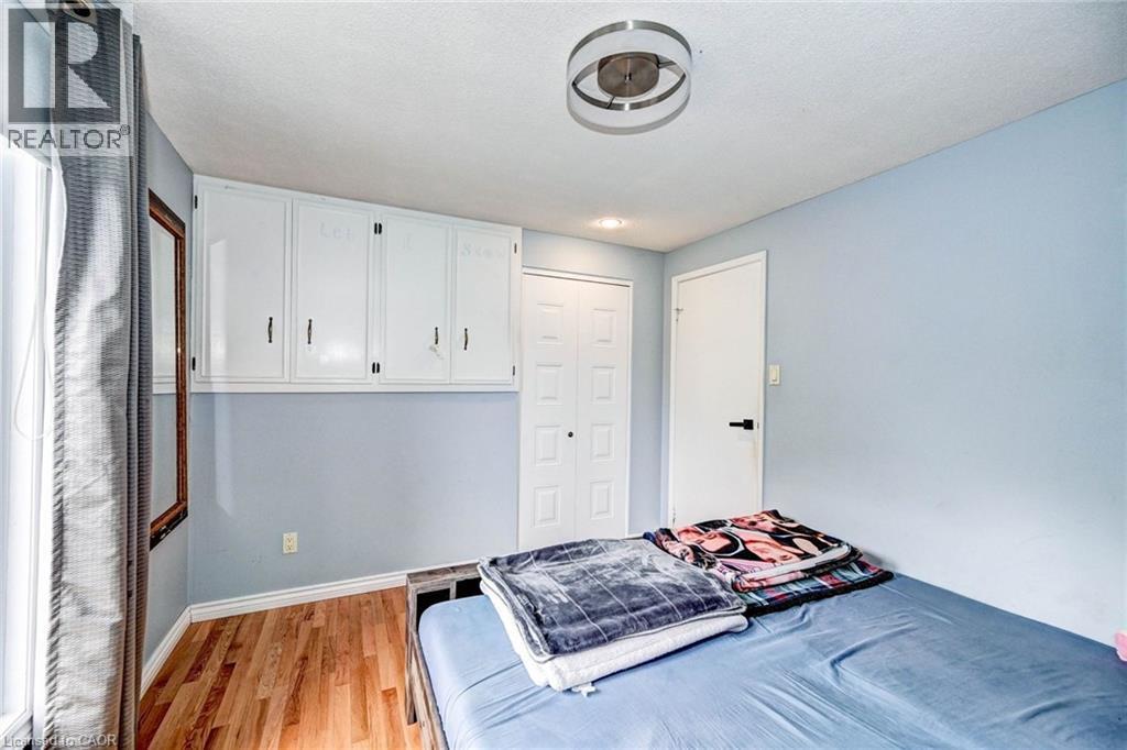 288 Salisbury Avenue, Cambridge, ON - Indoor Photo Showing Bedroom