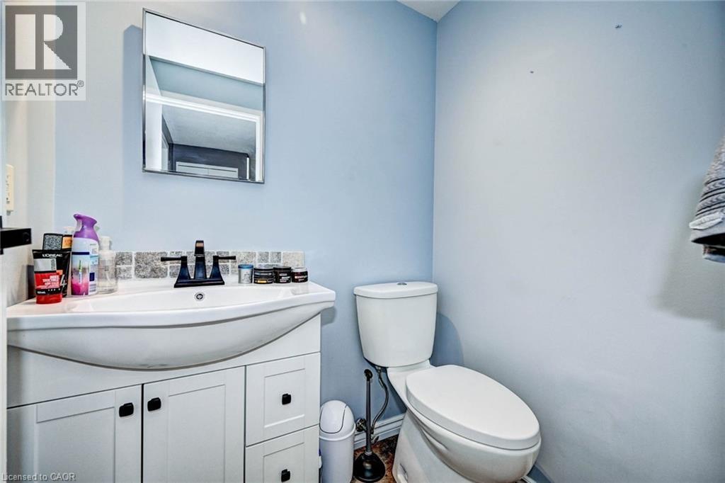 288 Salisbury Avenue, Cambridge, ON - Indoor Photo Showing Bathroom