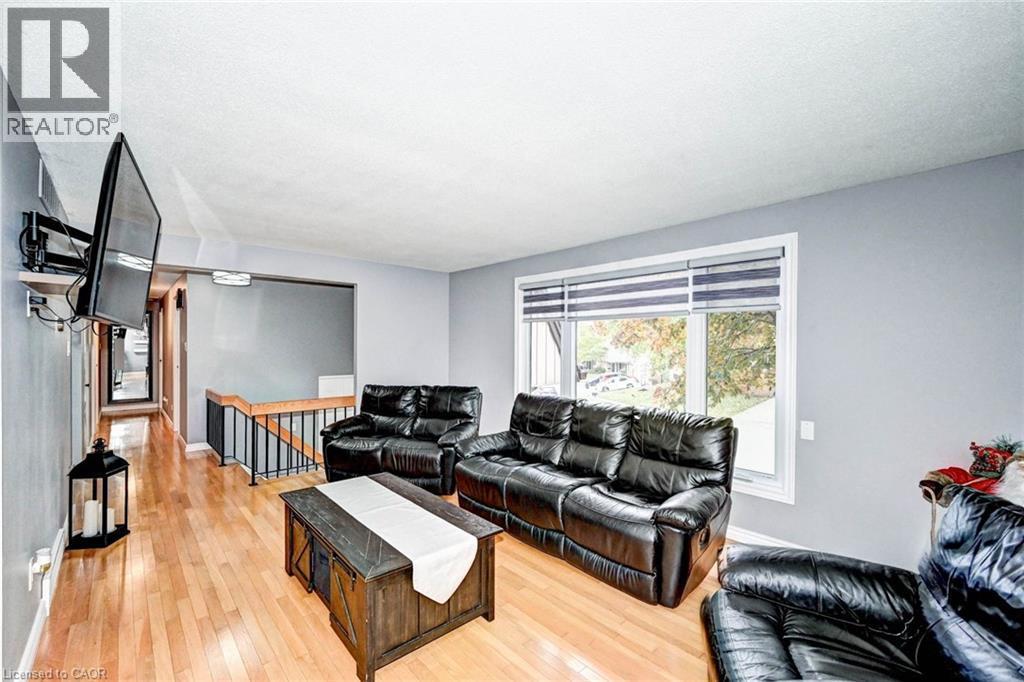288 Salisbury Avenue, Cambridge, ON - Indoor Photo Showing Living Room