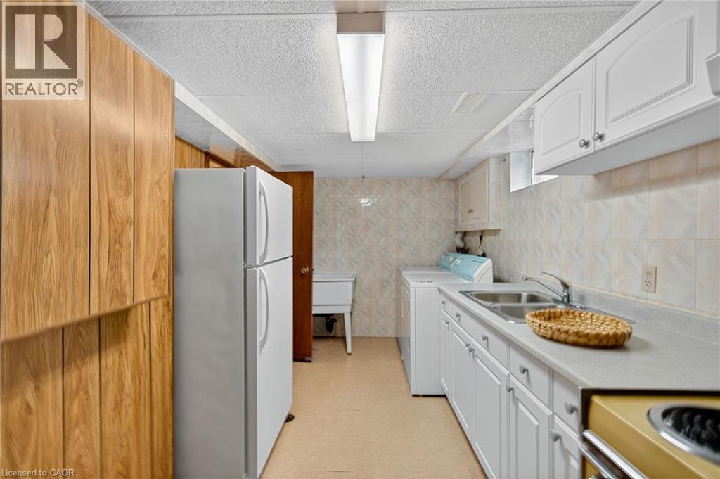 961 Danforth Avenue, Burlington, ON - Indoor Photo Showing Kitchen With Double Sink