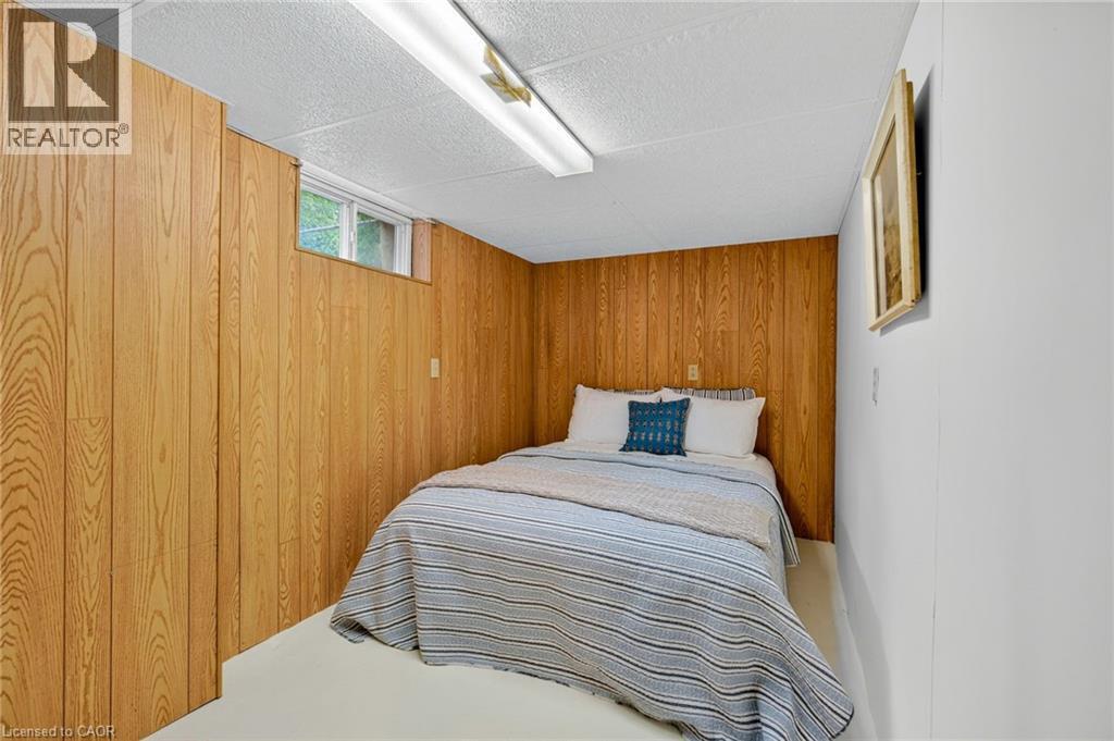 961 Danforth Avenue, Burlington, ON - Indoor Photo Showing Bedroom