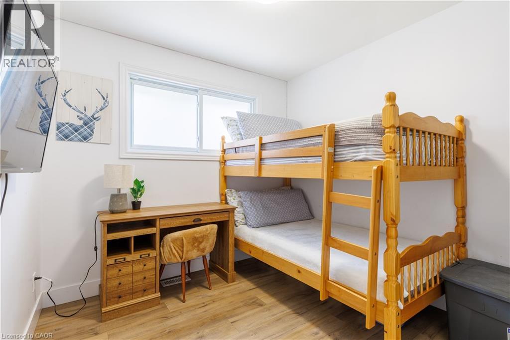 18 Silverdale Crescent, London, ON - Indoor Photo Showing Bedroom