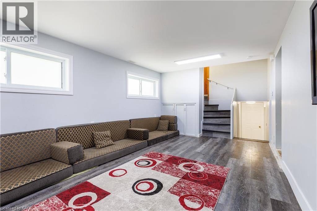 18 Silverdale Crescent, London, ON - Indoor Photo Showing Living Room