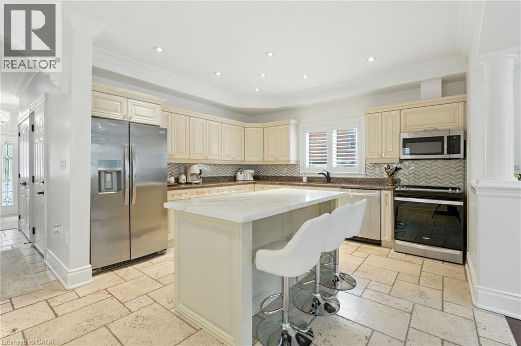 199 Hunter Street W, Hamilton, ON - Indoor Photo Showing Kitchen With Upgraded Kitchen