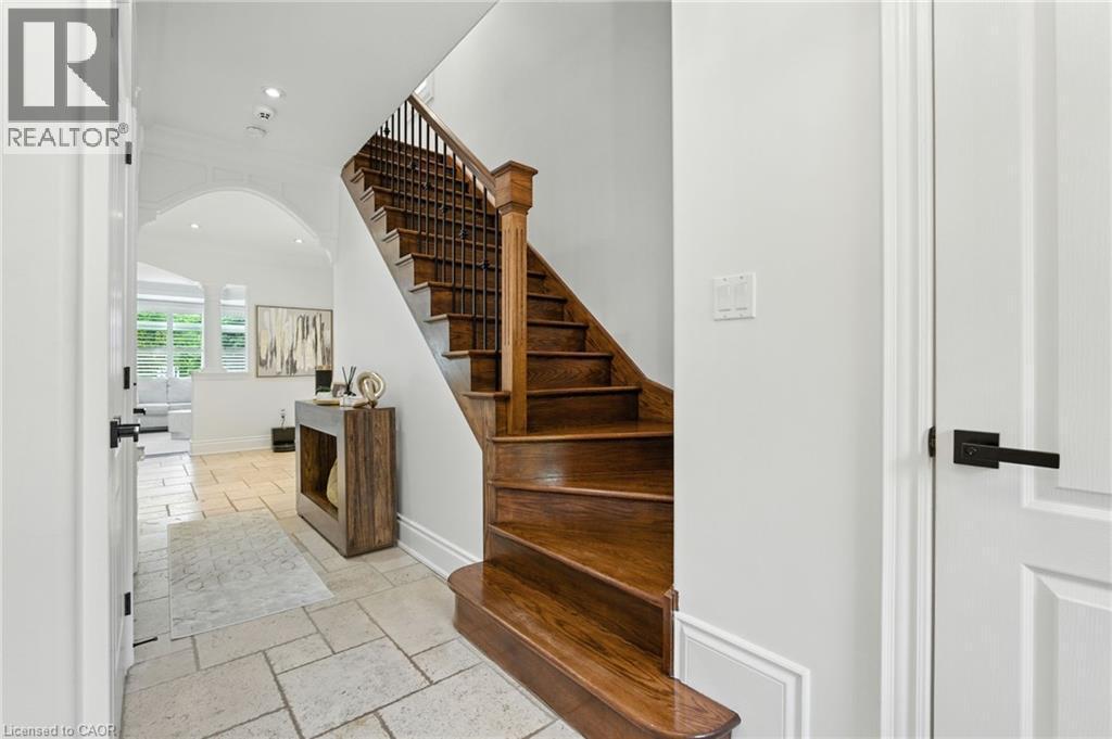 199 Hunter Street W, Hamilton, ON - Indoor Photo Showing Other Room