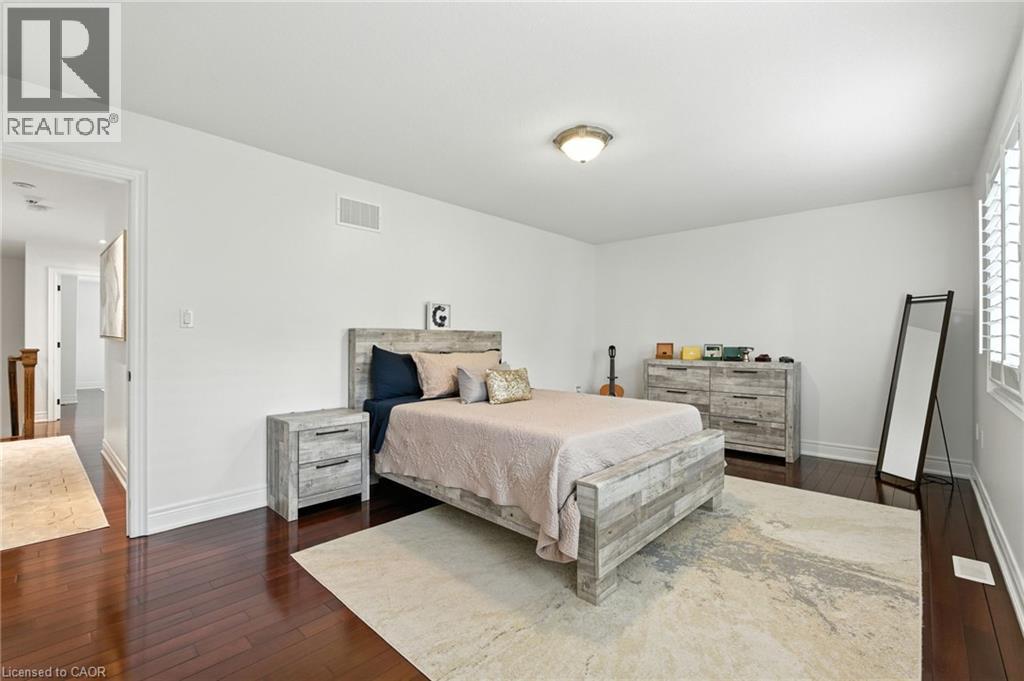 199 Hunter Street W, Hamilton, ON - Indoor Photo Showing Bedroom