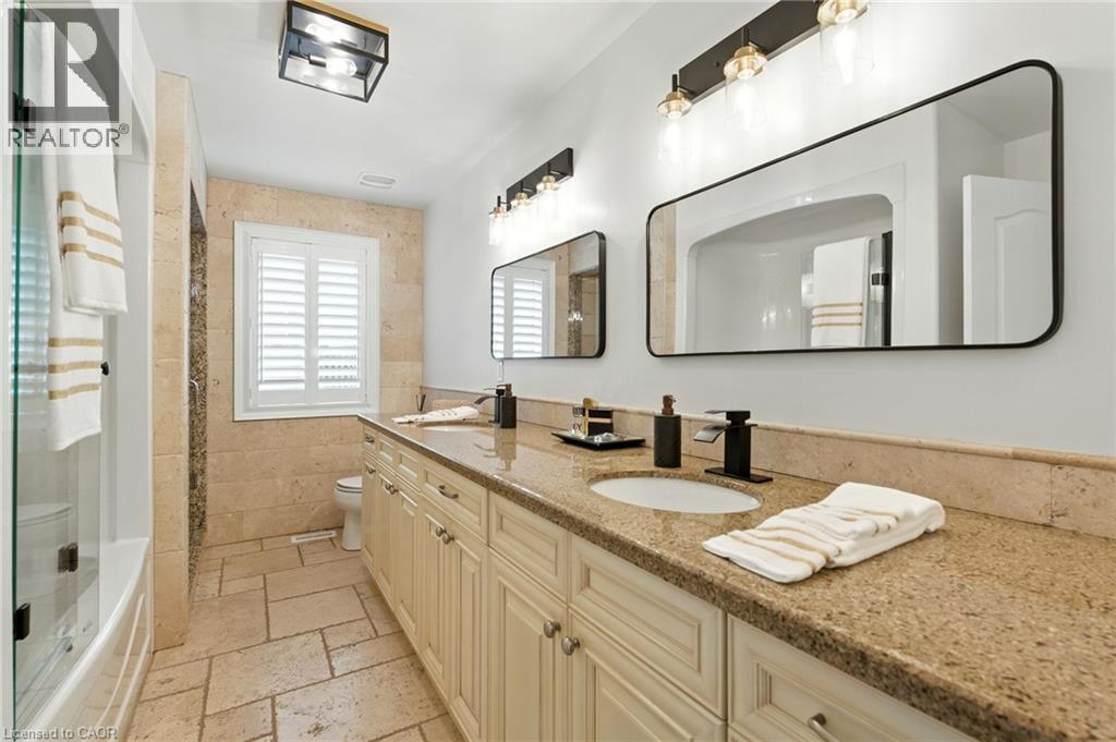 199 Hunter Street W, Hamilton, ON - Indoor Photo Showing Bathroom