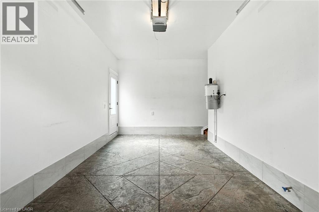 199 Hunter Street W, Hamilton, ON - Indoor Photo Showing Other Room