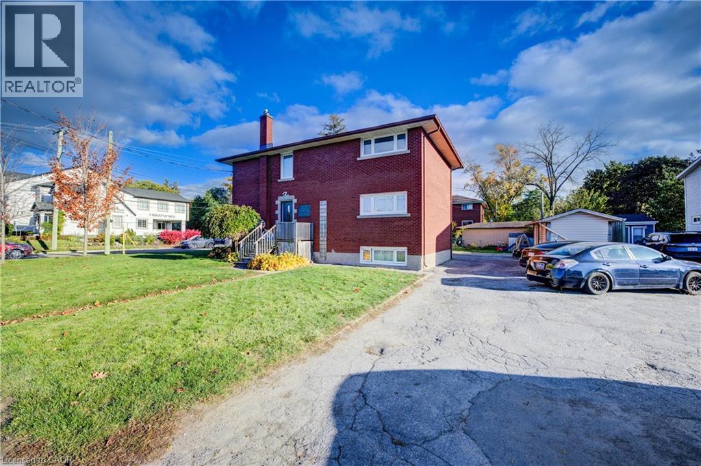 Driveway Access - 263 Highland Road W, Kitchener, ON - Outdoor