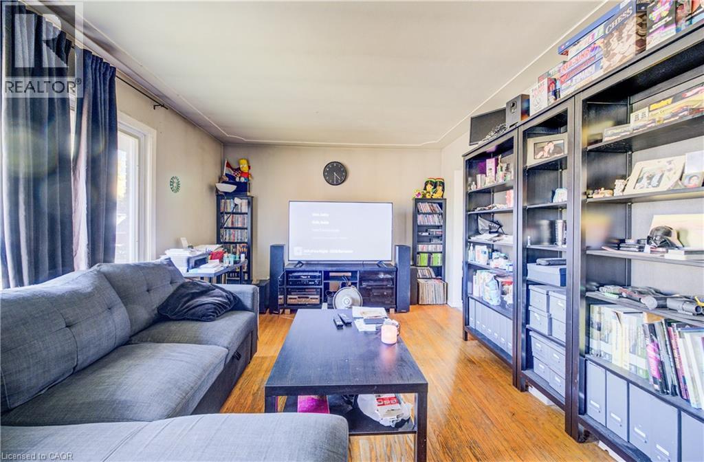 263 Highland Road W, Kitchener, ON - Indoor Photo Showing Living Room