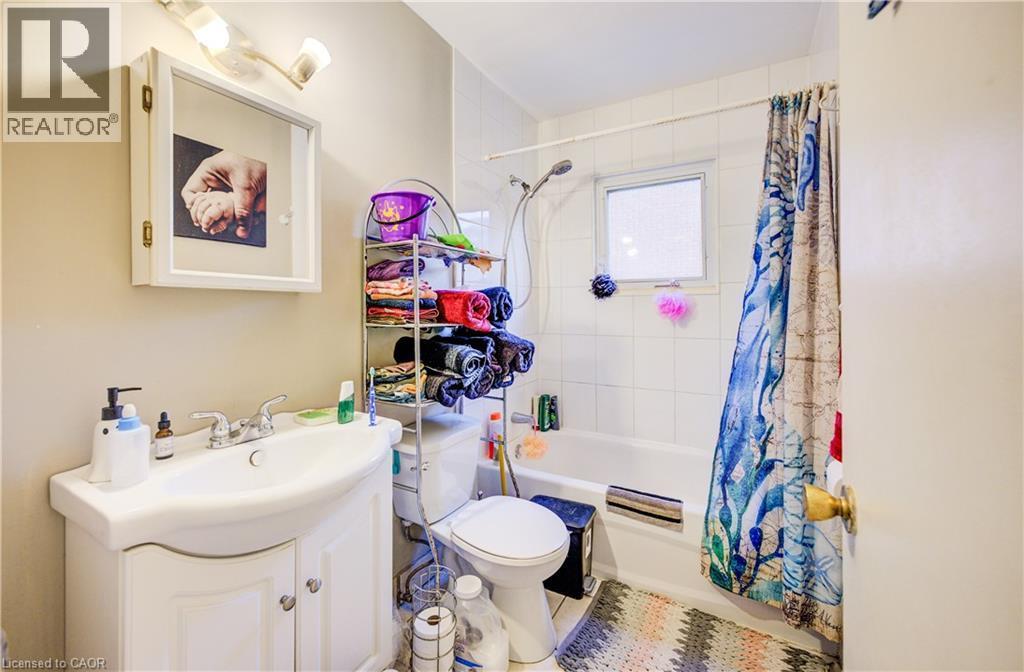 Unit 2 Bathroom - 263 Highland Road W, Kitchener, ON - Indoor Photo Showing Bathroom