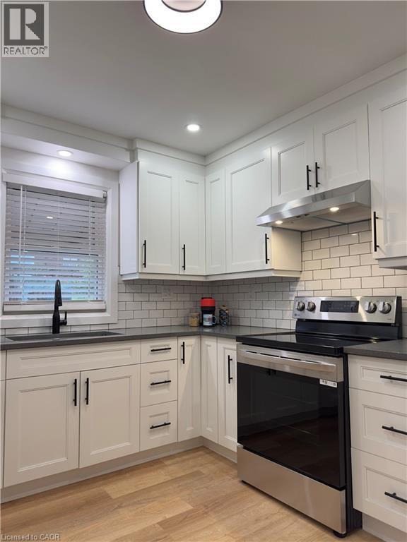 232 Rodgers Road, Hamilton, ON - Indoor Photo Showing Kitchen With Stainless Steel Kitchen With Upgraded Kitchen
