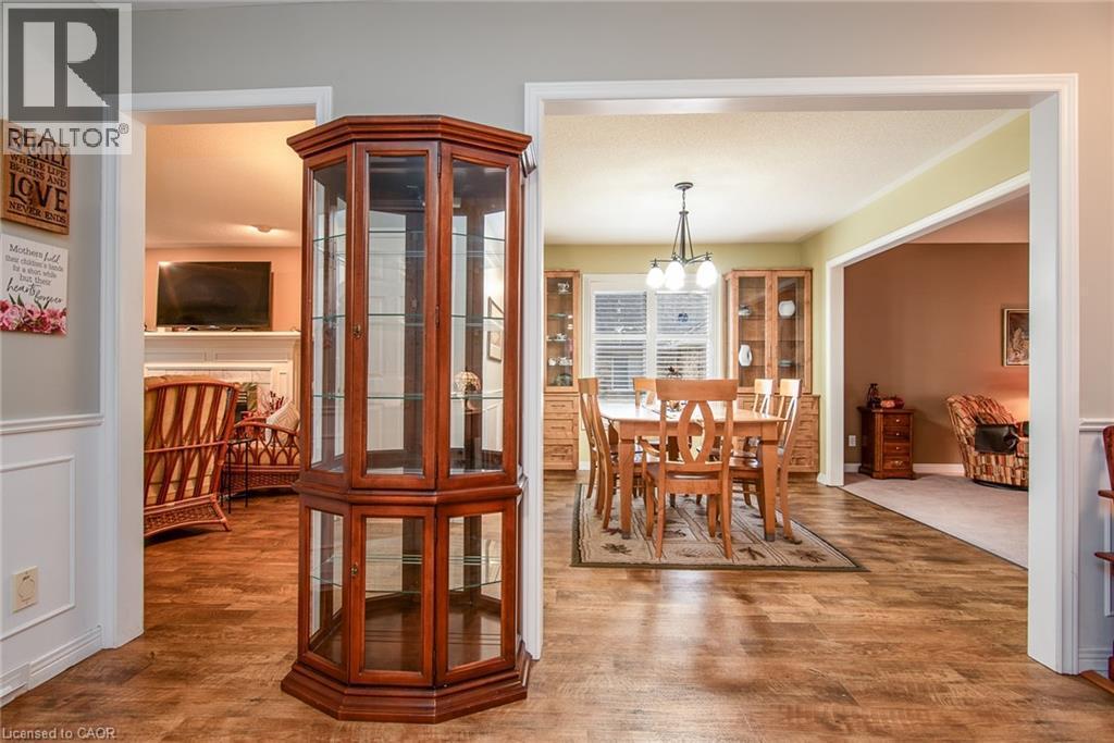 372 Gatestone Boulevard, Waterloo, ON - Indoor Photo Showing Dining Room