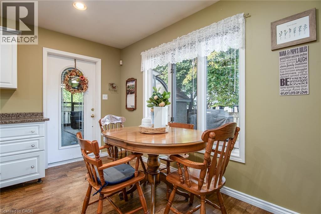 372 Gatestone Boulevard, Waterloo, ON - Indoor Photo Showing Dining Room