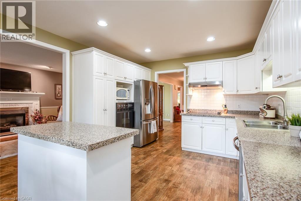 372 Gatestone Boulevard, Waterloo, ON - Indoor Photo Showing Kitchen With Double Sink