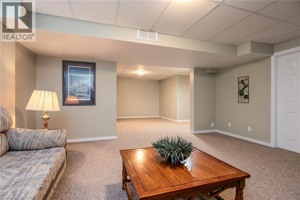 372 Gatestone Boulevard, Waterloo, ON - Indoor Photo Showing Living Room