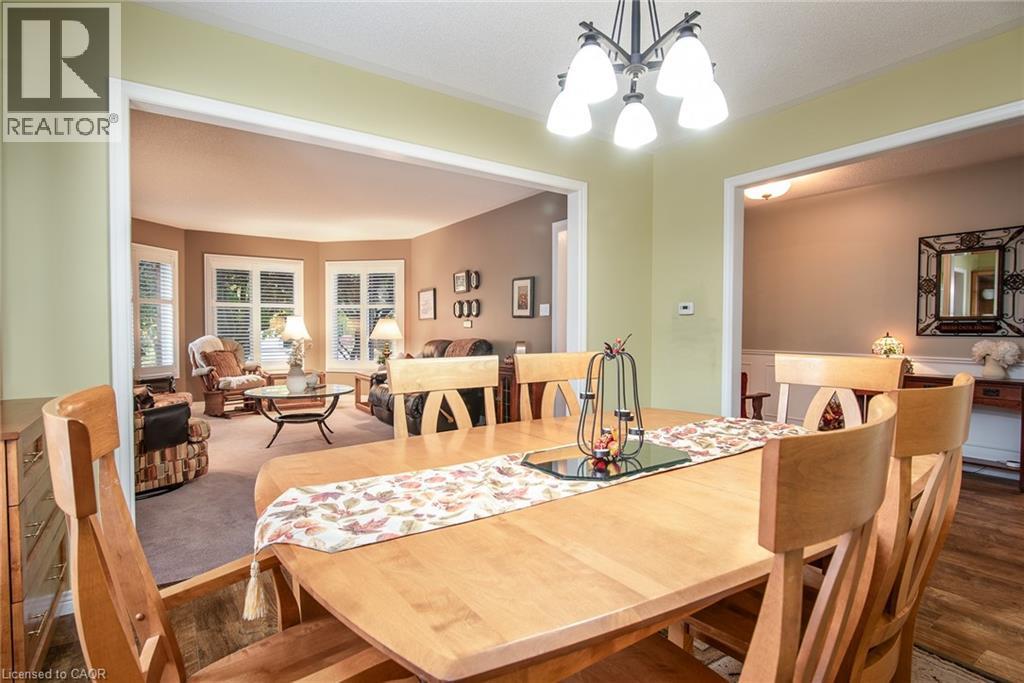 372 Gatestone Boulevard, Waterloo, ON - Indoor Photo Showing Dining Room