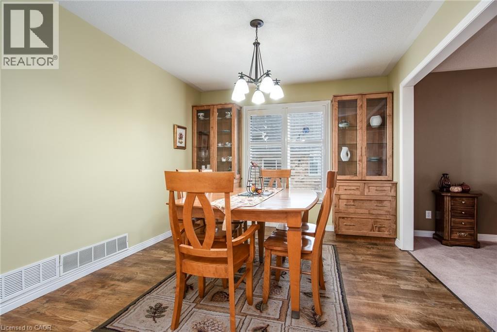 372 Gatestone Boulevard, Waterloo, ON - Indoor Photo Showing Dining Room