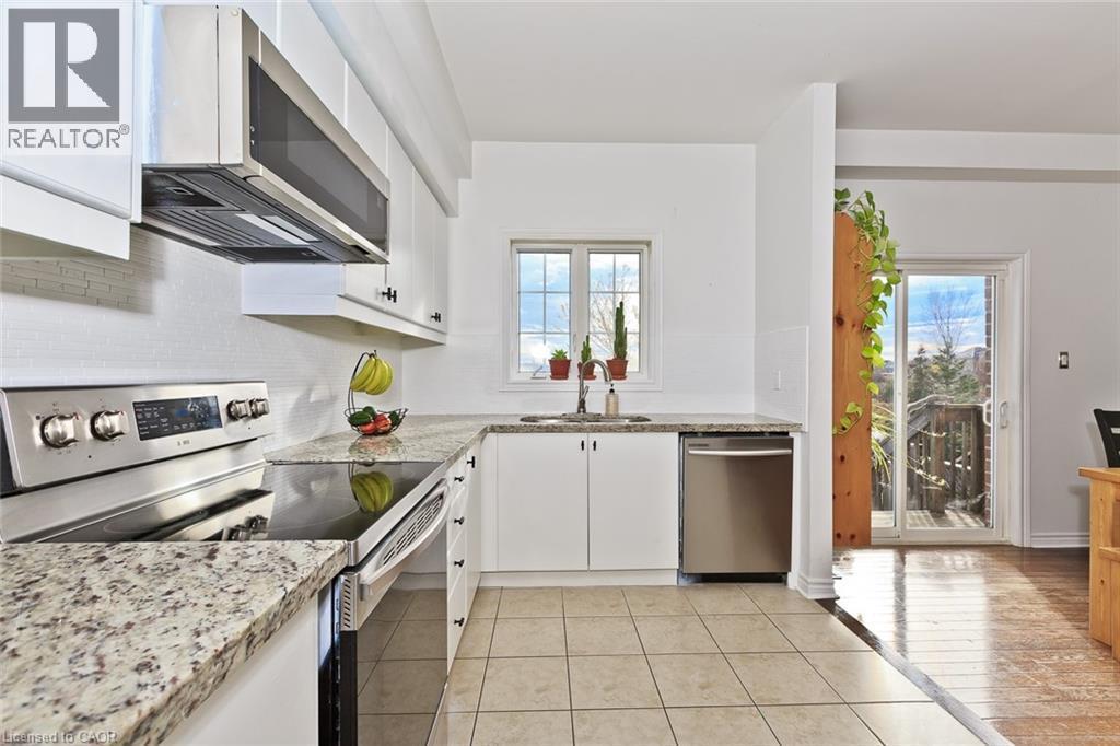355 Hobbs Crescent, Milton, ON - Indoor Photo Showing Kitchen With Upgraded Kitchen