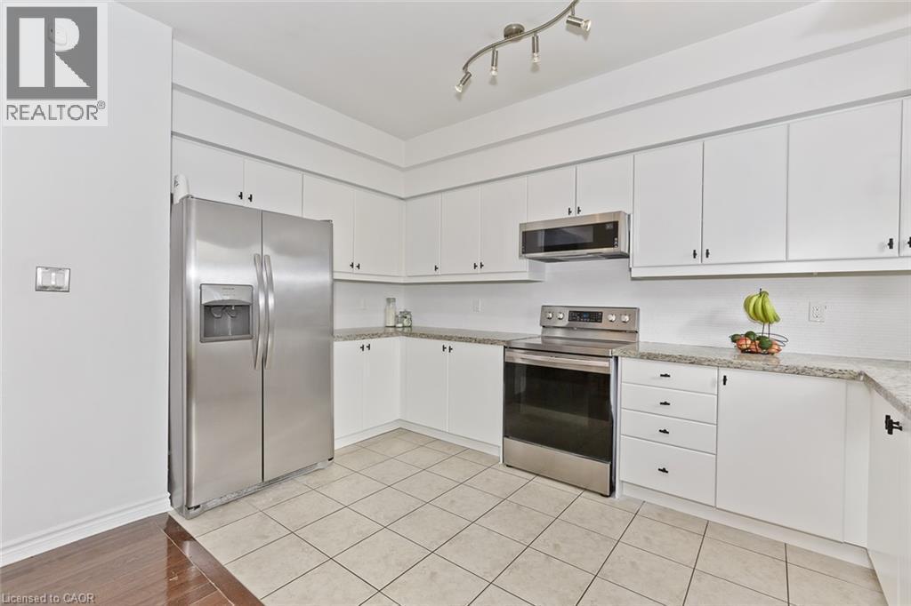 355 Hobbs Crescent, Milton, ON - Indoor Photo Showing Kitchen