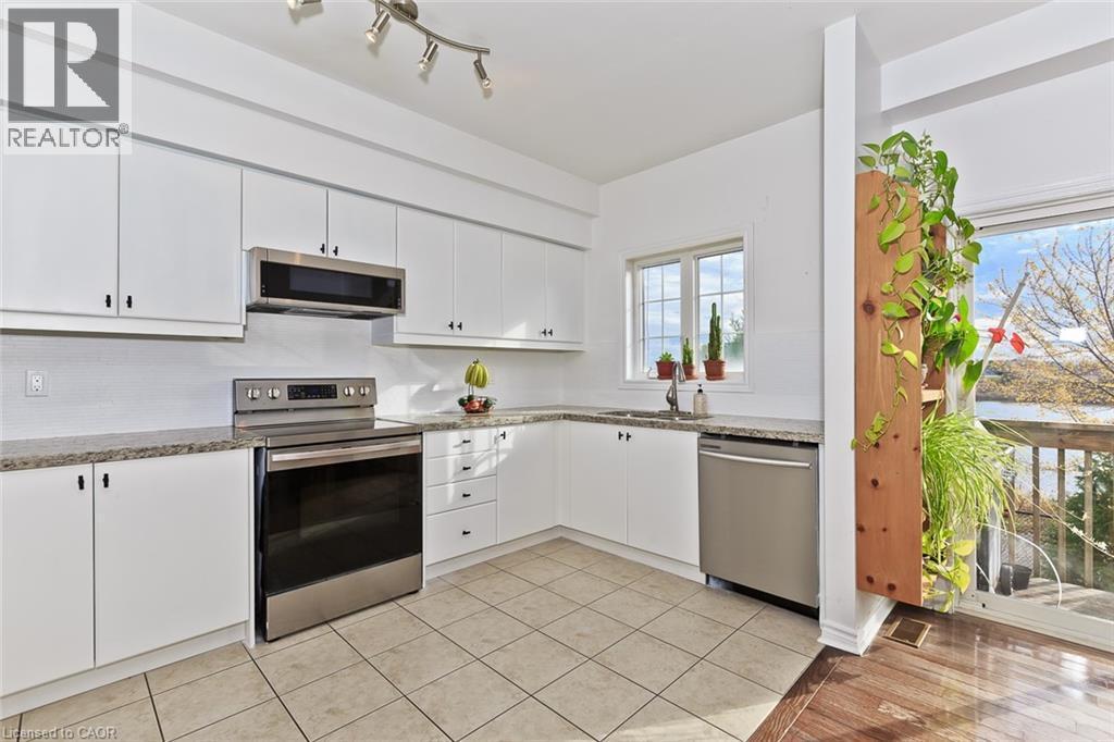 355 Hobbs Crescent, Milton, ON - Indoor Photo Showing Kitchen