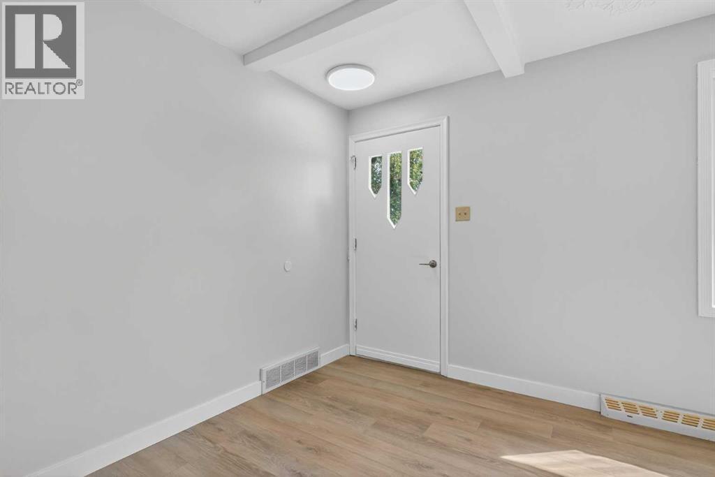 Entrance - 5923 Centre Street Nw, Calgary, AB - Indoor Photo Showing Other Room